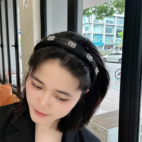 Élégant Serre-tête Strass en Tissu Satin Lettres Romantiques Fleur Rembourré Bandeau Cheveux Cristal Accessoires pour Femme Fête