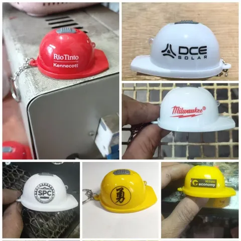 Llavero Casco De Seguridad Con Luz LED Y Abrebotellas Portátil Casco De Plástico Para Colgante De Bolsa Y Regalos De Fiesta
