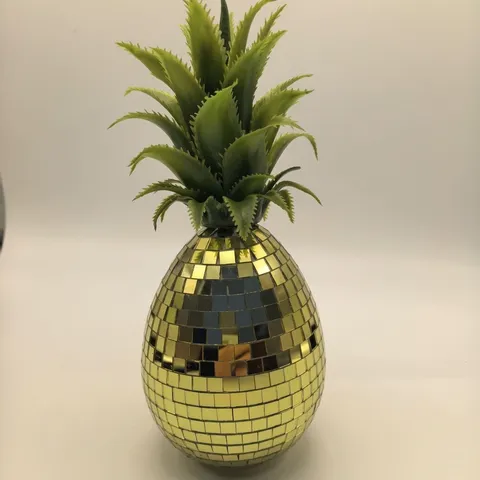 Retro Disco Mirror Pineapple Ornament Reflective Glass Mosaic Pineapple Figurine For Christmas Party Home Decor Desktop Accessory