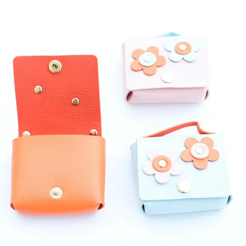 Sac d'Écouteurs Fleur Fait Main en Cuir PU Mignon Mini Porte-Monnaie Pendentif de Clé de Voiture Pochette de Rangement Multifonctionnelle