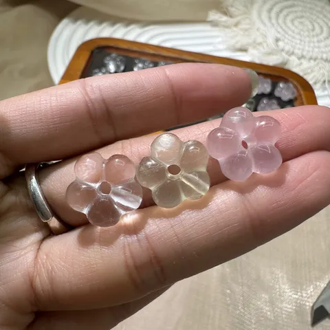 Perline Sfuse di Fiore a Cinque Petali in Cristallo Naturale Accessori per Gioielli DIY Ciondolo in Pietra Intagliata per Collana