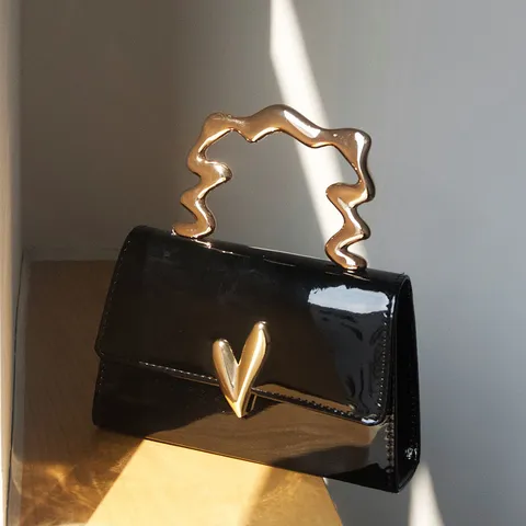 Damen PU Leder Kleine Quadratische Tasche Modische Trendige Handtasche Mit Unregelmäßigem Metallgriff Elegante Tägliche Umhängetasche