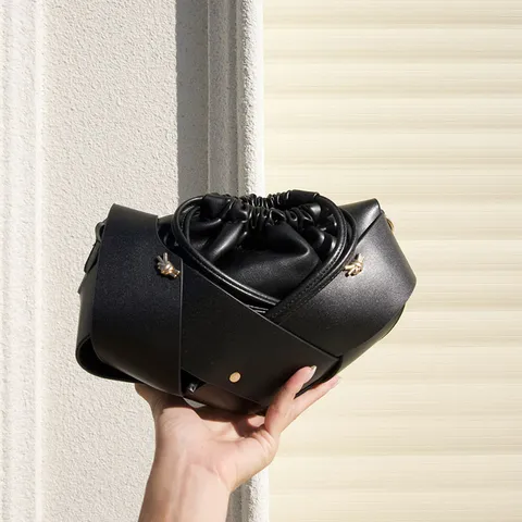 Damen Retro PU Leder Beuteltasche Umhängetasche Weich Leder Plissiert Kordelzug Nischen Design Handtasche