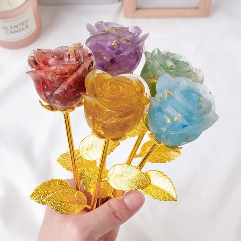 Handmade Natural Crystal Chips Resin Rose Flower Figurine With Gold Stem Leaf Ornaments For Home Table Decor Valentine Gift