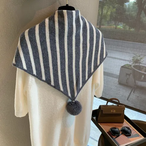 Bufanda Triangular de Lana Australiana Vintage para Mujer Estampado a Rayas con Pom-Pom Otoño Invierno Cálido