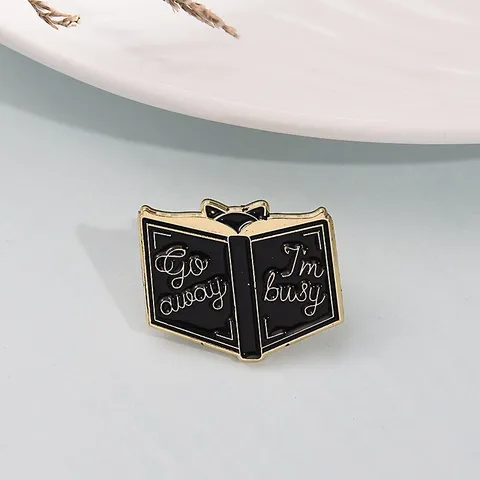 Broche de Esmalte de Aleación de Gato de Dibujos Animados Cat Lady Harry Pawter The Great Catsby Letra Humorística Animal Libro Alfileres de Solapa Para Ropa De Mujer Joyería Regalo
