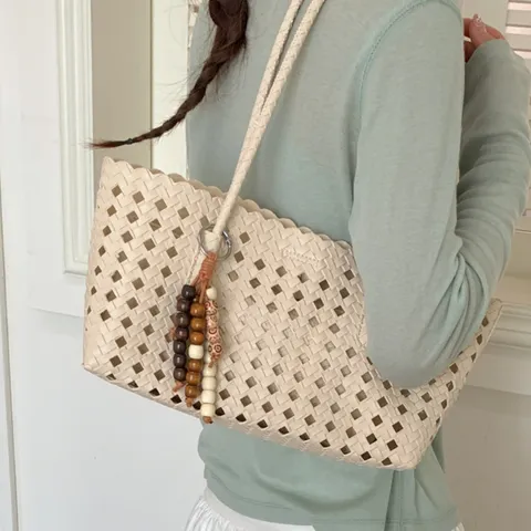 Women Large Capacity Tote Bag PU Leather Woven Hollow Out Shoulder Bag Casual Commuter Underarm Bag With Pendant