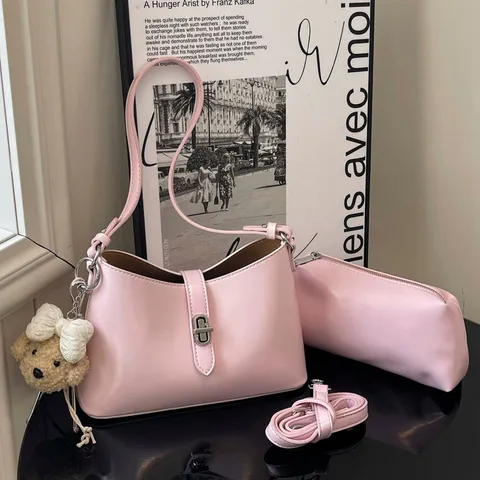 Women PU Leather Underarm Shoulder Bag Vintage Casual Crossbody Bag With Metal Lock And Bear Pendant Daily Handbag