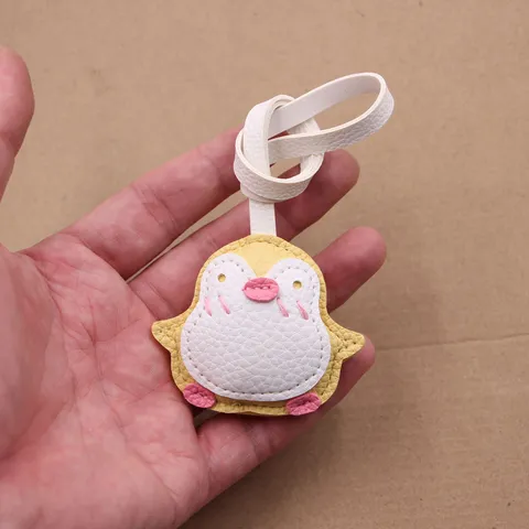 Adorno de Bolso de Pingüino Bebé de Cuero Hecho a Mano Lindo Colgante de Animal Llavero para Mochila Equipaje Accesorios de Ropa Regalo de Moda