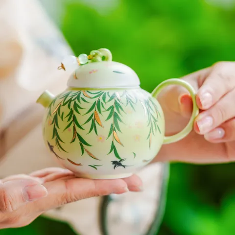 New Chinese Style Ceramic Teapot Hand-Painted Willow And Swallow Design With Filter Gilded Porcelain Tea Pot For Single Serving Home Office Use