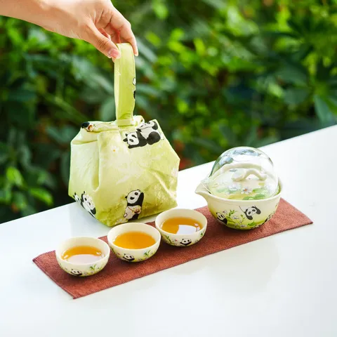 Panda-Thema Keramik Reise-Tee-Set Gesteinsmineralweiß Tragbare Teekanne Glas Fairness Cup 3 Tassen Tragetasche Für Outdoor Camping