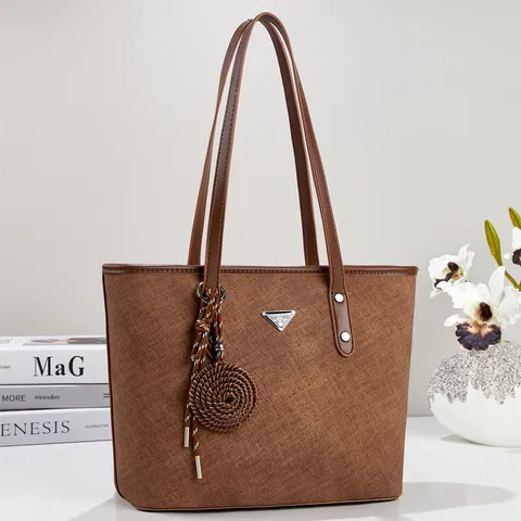 Borsa Tote da Donna in Pelle PU Retrò Grande Capacità Borsa a Spalla Minimalista Urbana Con Logo in Metallo Triangolare Borsa da Ufficio
