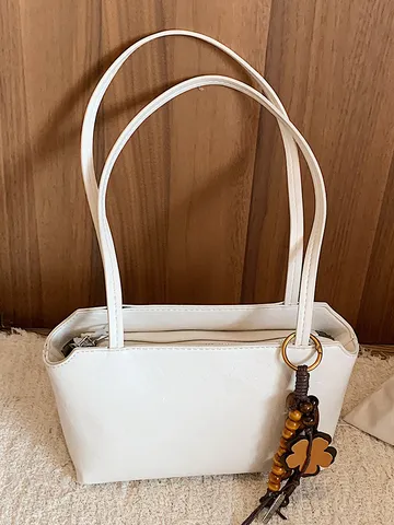 Minimalistische PU-Leder Unterarmtasche für Damen Vintage Urban Einfache Umhängetasche mit Holzperlen Blumenanhänger Lässige Handtasche Mode