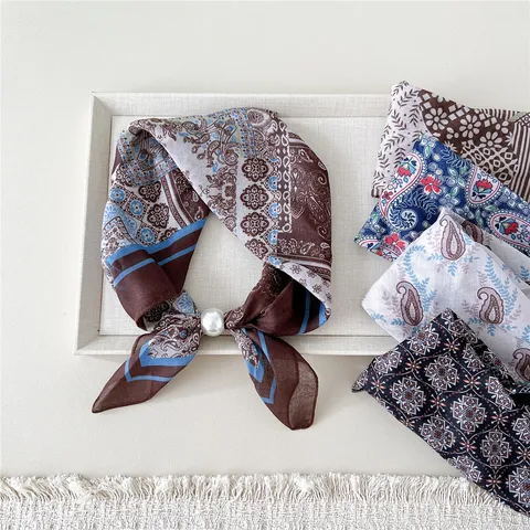 Women Vintage Paisley Floral Printed Square Scarf With Artificial Pearl Buckle Elegant Silk Feeling Neck Scarf Hair Band Decorative Wrap