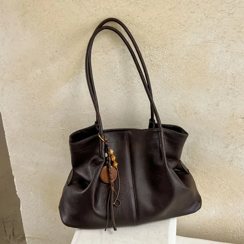 Vintage Große Kapazität PU Leder Tragetasche Für Damen Retro Weiche Umhängetasche Mit Quaste Holzperlen Anhänger Für Den Täglichen Pendelverkehr