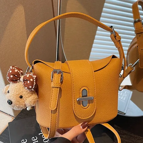 Chic Niche Design Commuter Bucket Bag Women's Fashion PU Leather Handbag Versatile Crossbody Bag With Metal Lock