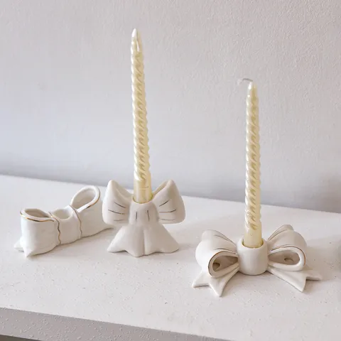 Kreativer Kerzenhalter aus Keramik im Ins-Stil mit Schleife und Goldrand Tischdeko Weihnachtsgeschenk Wohndekoration
