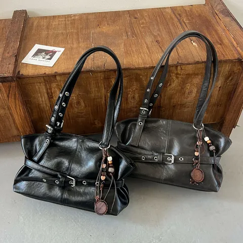 Vintage Nieten PU Leder Unterarmtasche Für Damen Mode Große Kapazität Pendler Tote Schultertasche Mit Holzperlen Anhänger Handtasche