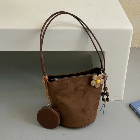 Women Retro PU Suede Bucket Bag Chic Stitching Patchwork Shoulder Bag With Pendant Commute Tassel Handbag Crossbody Bag For Autumn Daily Office