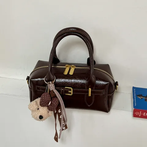 Damen Vintage PU Leder Boston Handtasche Retro Einfarbig Henkeltasche Kleine Schulter Umhängetasche Mit Teddybär Anhänger