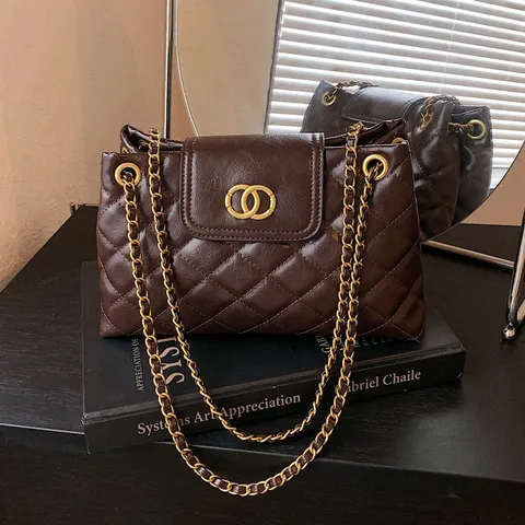 Women's Quilted Chain Shoulder Bag Fashion PU Leather Underarm Bag Classic Elegant Commuter Crossbody Bag for Daily Life