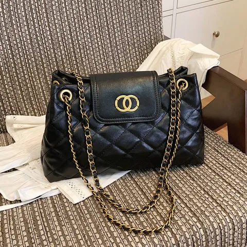 Women's Quilted Chain Shoulder Bag Fashion PU Leather Underarm Bag Classic Elegant Commuter Crossbody Bag for Daily Life