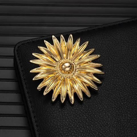 Exquisite Alloy Brooch High-End Design Fashion Suit Lapel Pin Badge Creative Animal Plant Geometric Jewelry Gift For Women