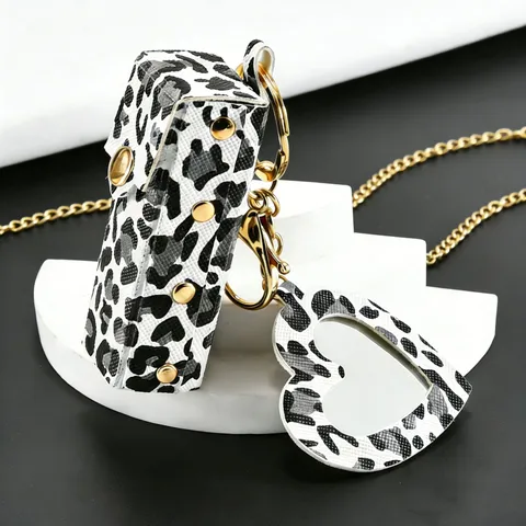 Porte-clés Étui à Rouge à Lèvres en Cuir Portable Pendentif Miroir de Maquillage Cœur Imprimé Léopard Anneau de Clés Charme de Sac Cadeau
