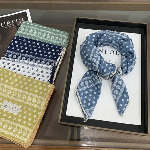 Vintage Blumen Baumwolle Quadratischer Schal Damen Retro Pastoral Spitzenbesatz Bandana Haarband Dekorativer Halsschal Kopftuch