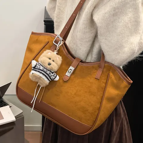 Women's Large Capacity Retro Tote Bag PU Leather Shoulder Commuter Bag With Lock Closure And Cute Pendant Fashion Handbag