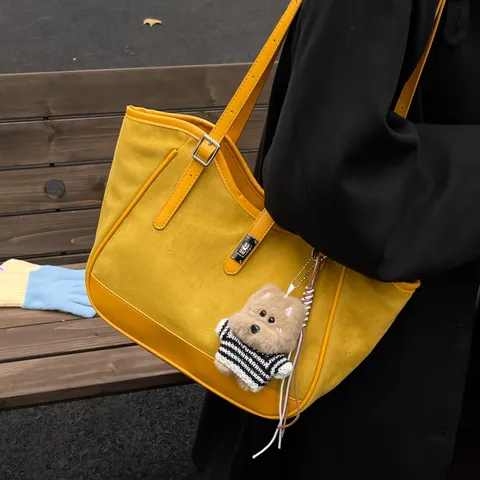 Women's Large Capacity Retro Tote Bag PU Leather Shoulder Commuter Bag With Lock Closure And Cute Pendant Fashion Handbag