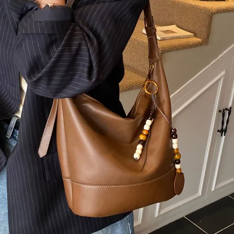 Women Retro PU Leather Hobo Bucket Bag Large Capacity Casual Commuting Shoulder Crossbody Bag With Beaded Pendant