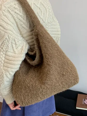 Vintage Casual Woolen Fabric Tote Bag For Women Large Capacity Winter Shoulder Bag Soft Fluffy Commuter Handbag
