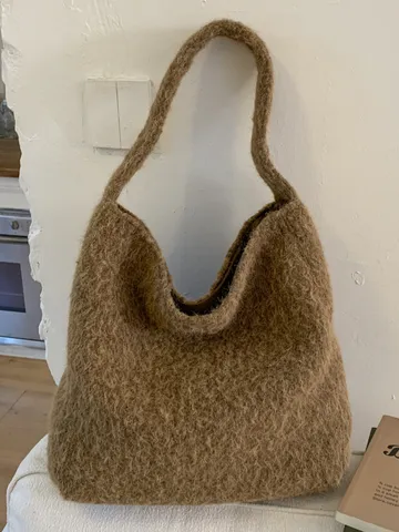 Vintage Casual Woolen Fabric Tote Bag For Women Large Capacity Winter Shoulder Bag Soft Fluffy Commuter Handbag
