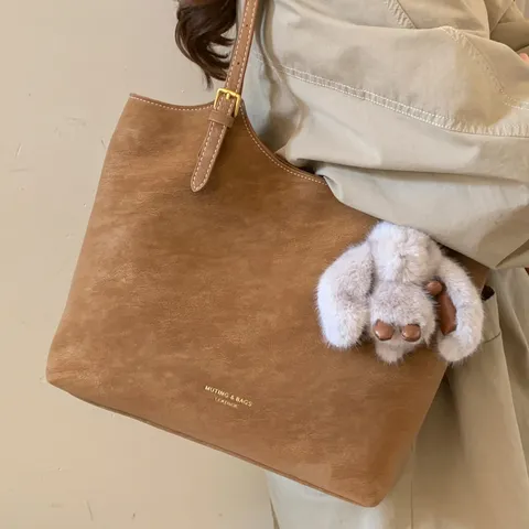 Rétro Grande Capacité Cuir PU Sac Cabas Femmes Minimaliste Commutage Sac à Bandoulière Avec Sans Pendentif Mode Sac à Main