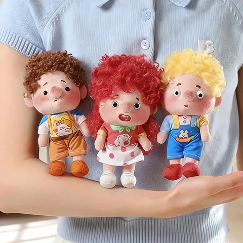 Lindo Afro Pelo Rizado Muñeca de Chica con Pecas Juguete de Peluche Llavero Colgante de Bolsa de Dibujos Animados Suave
