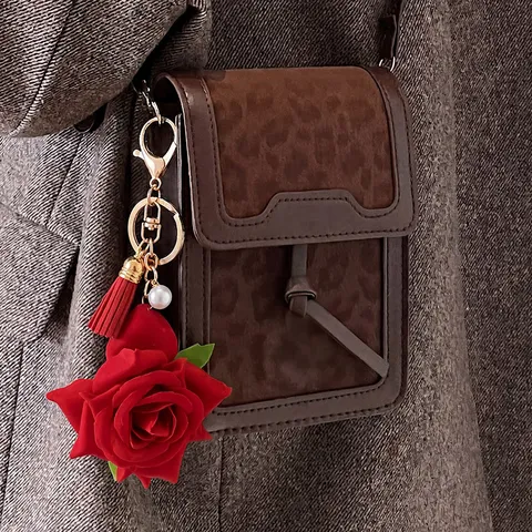 Rode Roos Bloem Kwastje Parel Sleutelhanger Legering Tas Bedel Zoete Stijl Vrouwen Sieraden