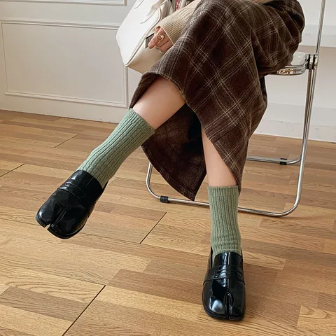 Calcetines Slouch Cálidos y Espesados de Invierno para Mujer Color Sólido Mezcla de Lana Tubo Mediano Estilo Preppy Diario