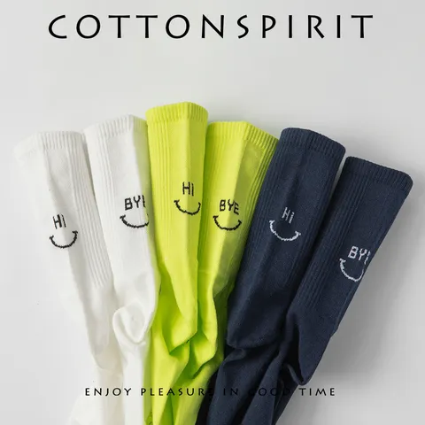 Unisex Casual Crew Socks Cotton Sweat-Absorbing Streetwear Letter Smiley Face Skateboard Socks For Daily Wear