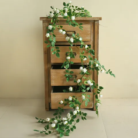 Rattan de Flores de Rosa de Seda Artificial Falsas Flores Vid para el Hogar Interior Colgante de Pared Boda Fiesta Decoración Arreglo Floral