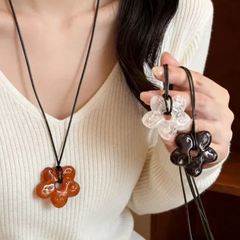 Korean Minimalist Floral Long Necklace Hollow Flower Petal Sweater Chain Niche Design Versatile Hanging Neck Accessory