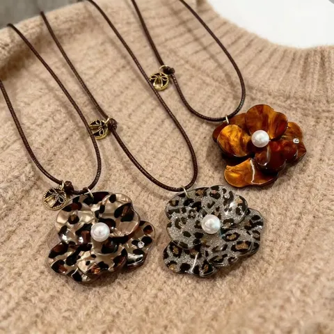 Chic Resin Flower Pendant Necklace Artificial Pearl Long Sweater Chain Wax Cord Fashion Jewelry For Women