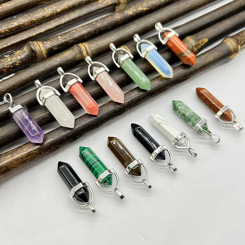 Collana con Ciondolo a Colonna Esagonale a Proiettile in Cristallo di Pietra Naturale Accessorio Gioiello in Pietra Curativa di Quarzo Per Donne