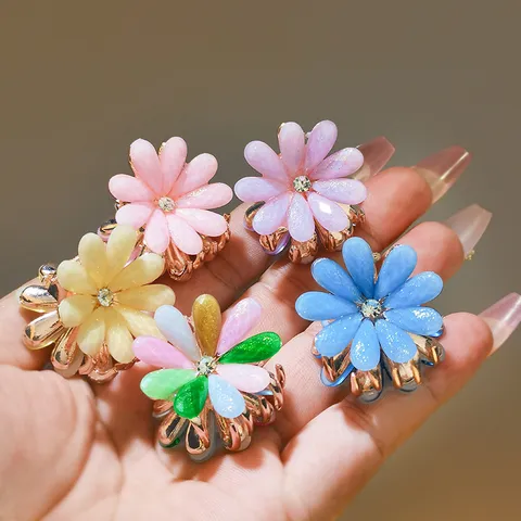 Women Rhinestone Hair Claw Clip Cute Flower Metal Hair Catch Alloy Hair Styling Accessories For Daily Hair Decor