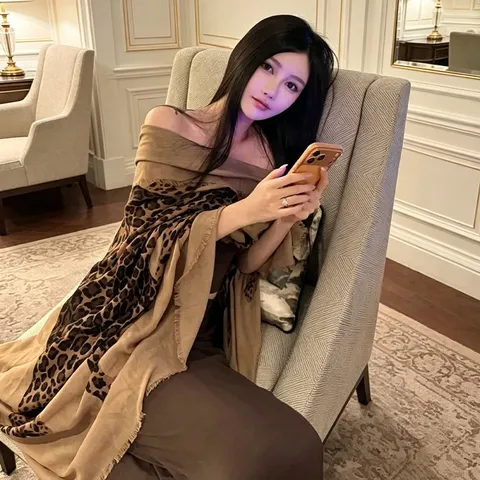 Retro Leopard Print Scarf For Women Fashion Long Shawl Elegant Old Money Style Lightweight Polyamide Neck Scarf Wrap