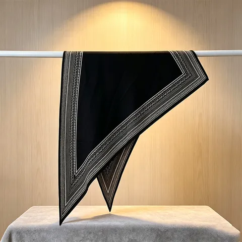 Retro Minimalist Triangle Scarf For Women Geometric Print Lightweight Shawl Versatile Travel Headband Neck Scarf