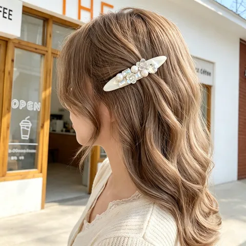 Pince à Cheveux Florale en Perle Artificielle de Luxe Français Douce Polyvalente Élégante Strass Pince Bec de Canard Accessoires Cheveux Femmes