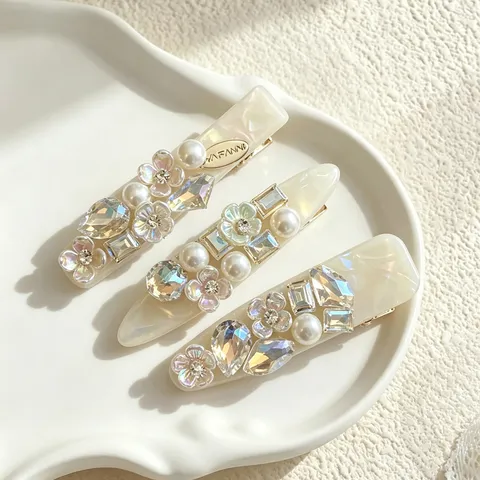 Pince à Cheveux Florale en Perle Artificielle de Luxe Français Douce Polyvalente Élégante Strass Pince Bec de Canard Accessoires Cheveux Femmes