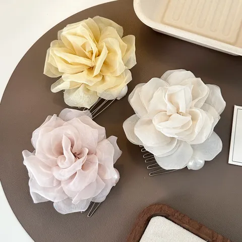 Doux Peigne à Cheveux Perle Camélia en Tissu Pince à Cheveux Perle Artificielle Élégant Accessoire de Cheveux Floral pour Femmes Fête Quotidienne