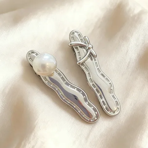 Pince à Cheveux Bec de Canard en Métal Argenté Minimaliste Nœud et Perle Mignons Accessoires de Coiffure pour Femmes Coiffure Quotidienne